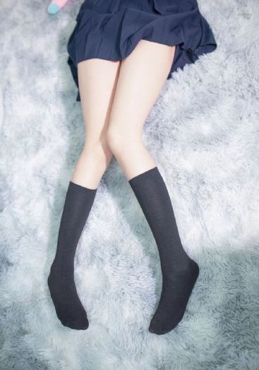 埋在她腿间h喝尿