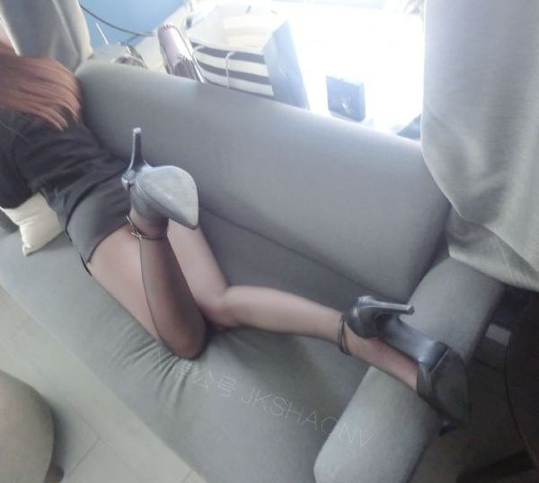 房间里的日本女人